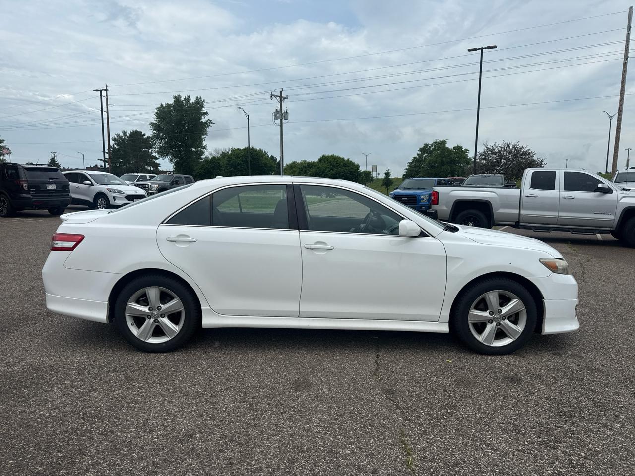 Toyota Camry Base 6-Spd AT 2011
