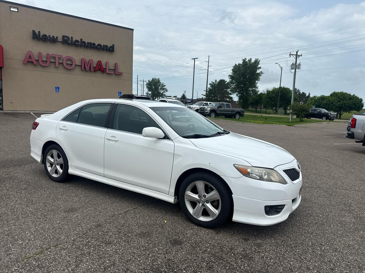 Toyota Camry Base 6-Spd AT 2011