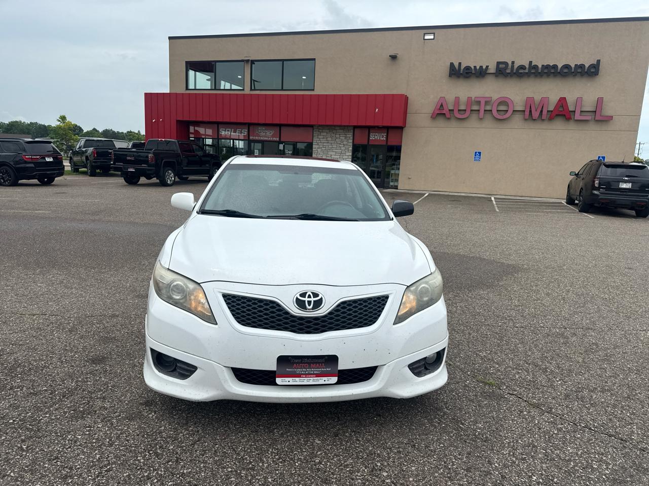 Toyota Camry Base 6-Spd AT 2011