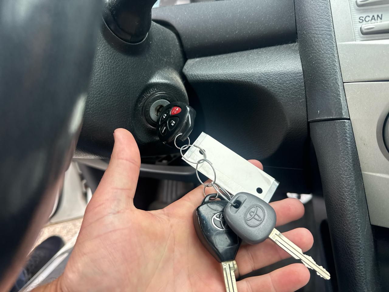 Toyota Camry Base 6-Spd AT 2011