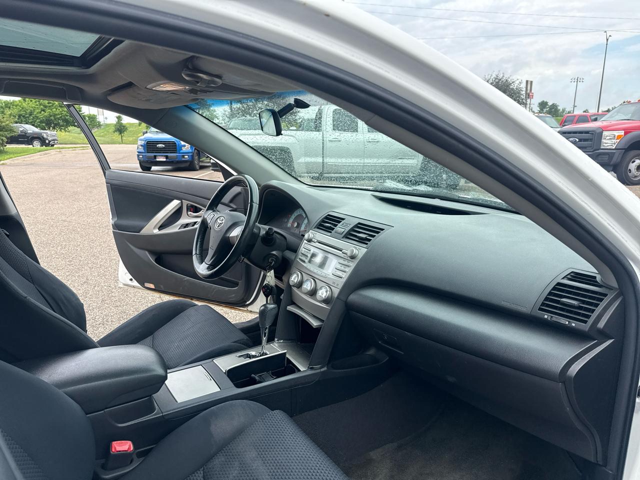 Toyota Camry Base 6-Spd AT 2011