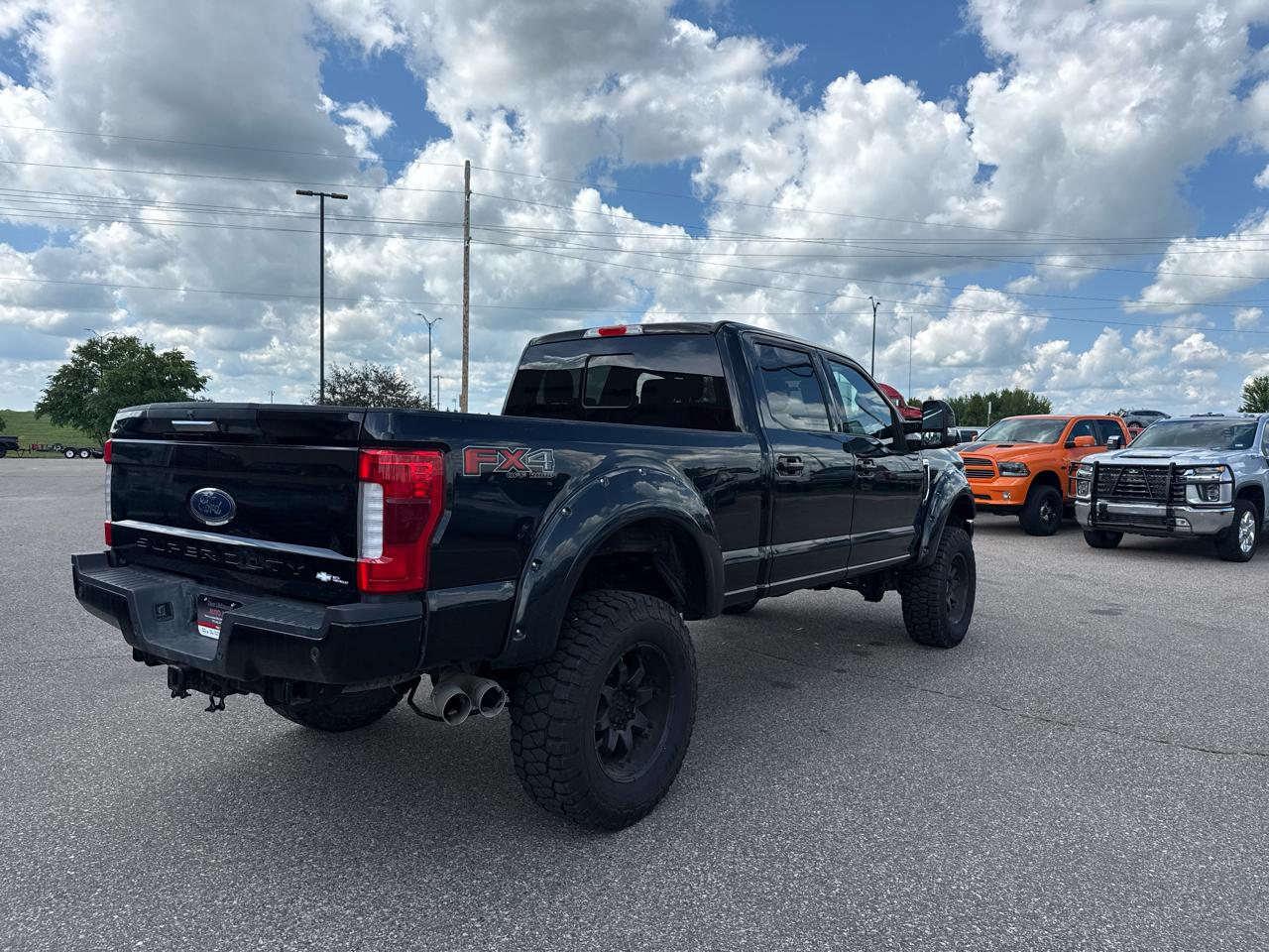 Ford F-250 SD Lariat Crew Cab 4WD 2019