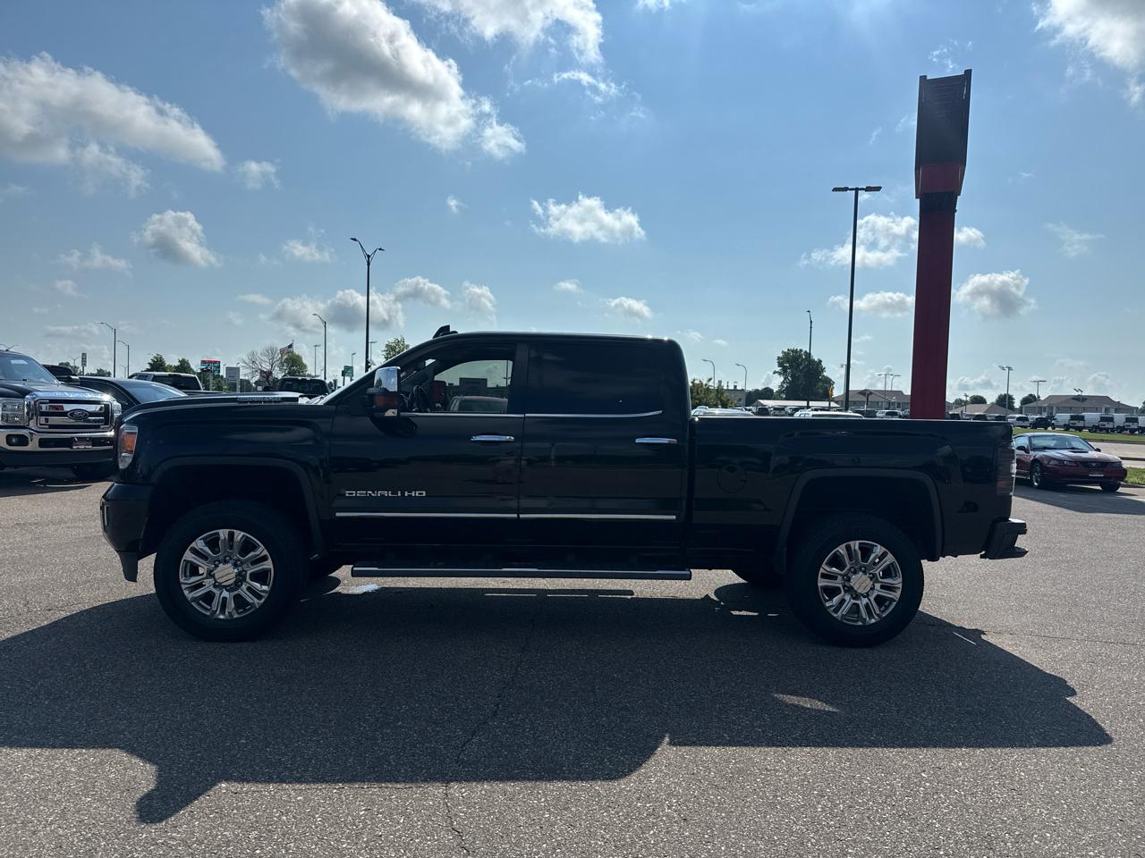 GMC Sierra 3500HD Denali Crew Cab 4WD 2017