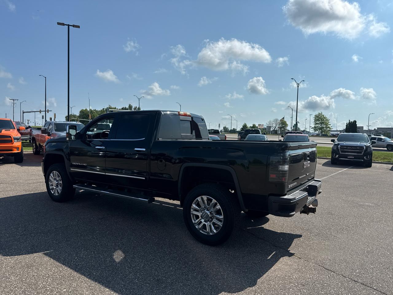 GMC Sierra 3500HD Denali Crew Cab 4WD 2017