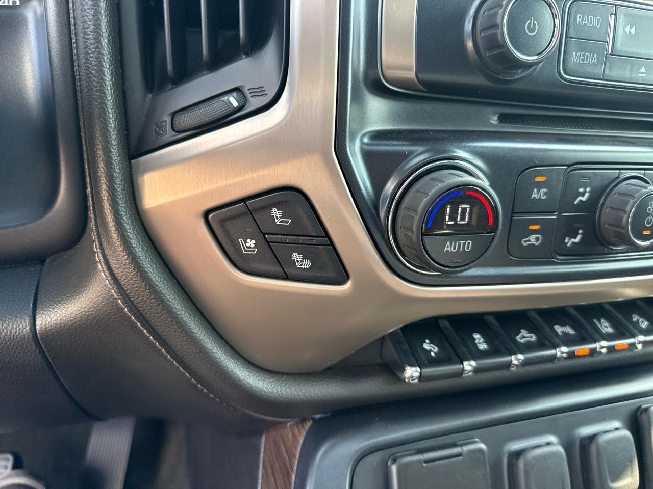 GMC Sierra 3500HD Denali Crew Cab 4WD 2017