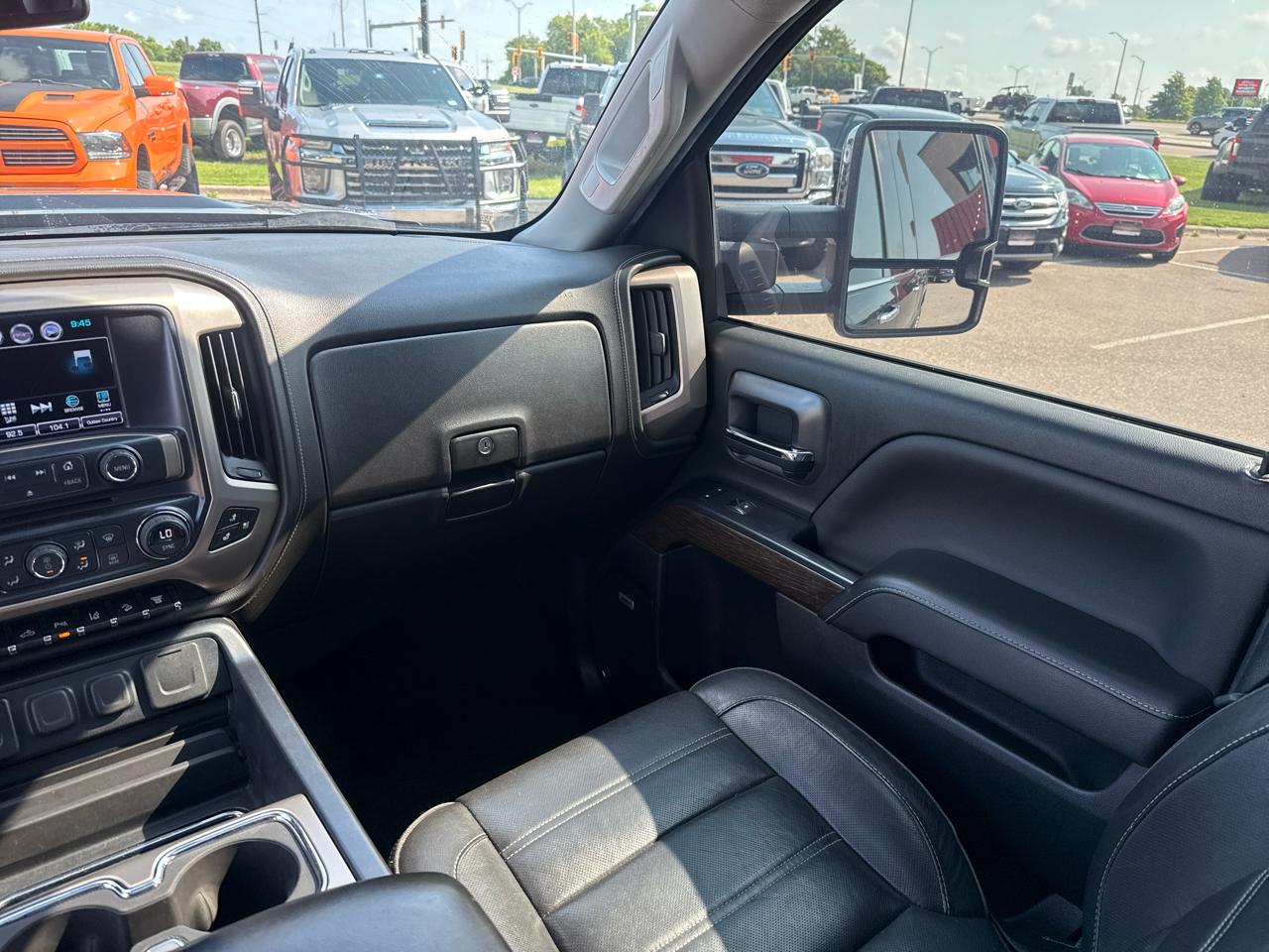 GMC Sierra 3500HD Denali Crew Cab 4WD 2017