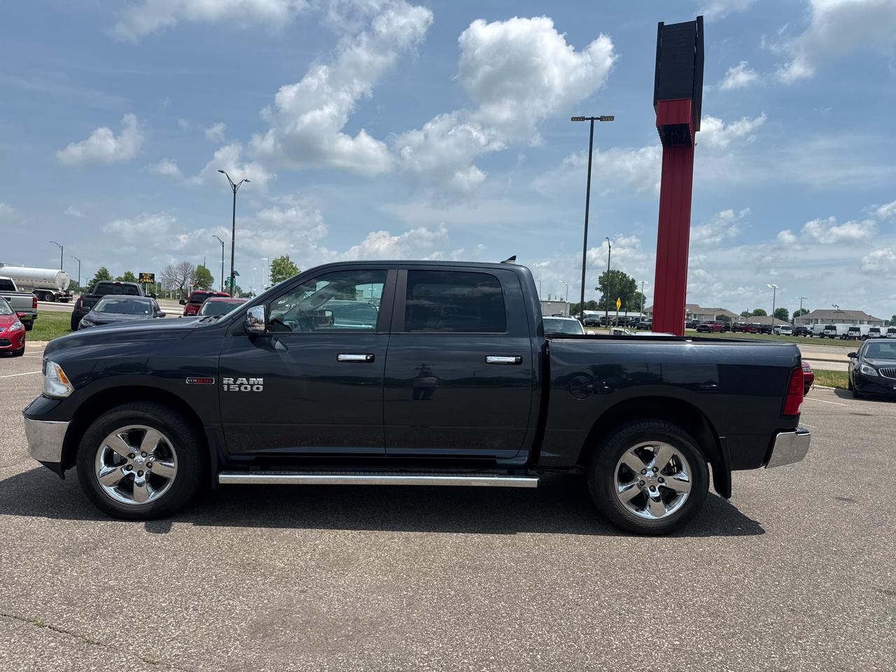 RAM 1500 SLT Crew Cab SWB 4WD 2018