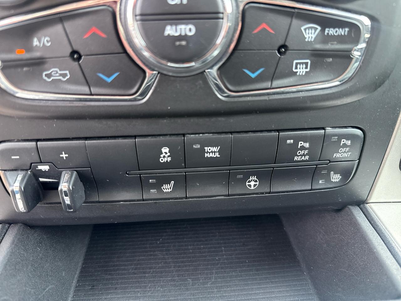 RAM 1500 SLT Crew Cab SWB 4WD 2018