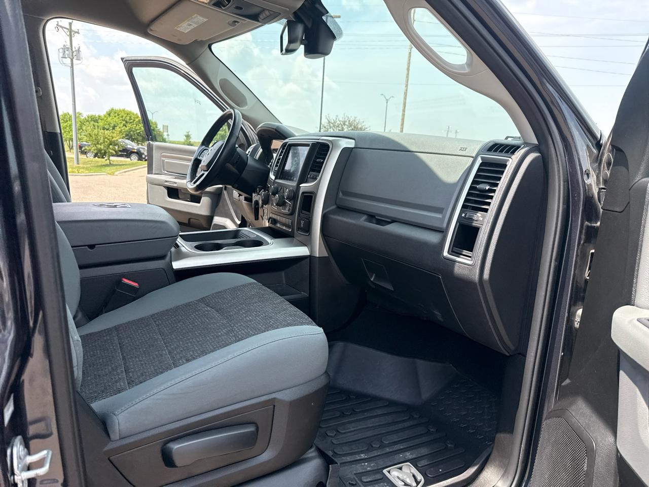 RAM 1500 SLT Crew Cab SWB 4WD 2018