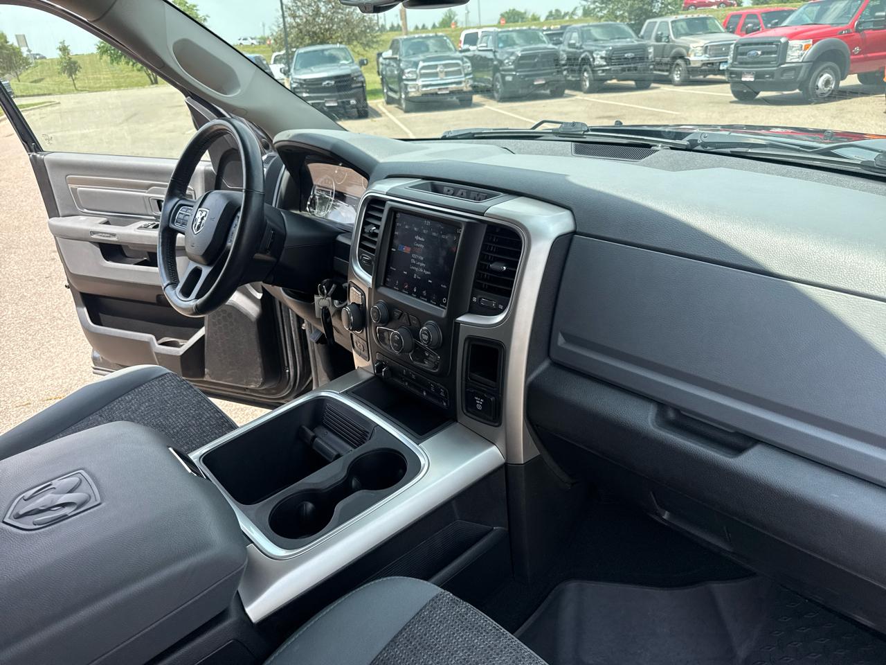 RAM 1500 SLT Crew Cab SWB 4WD 2018