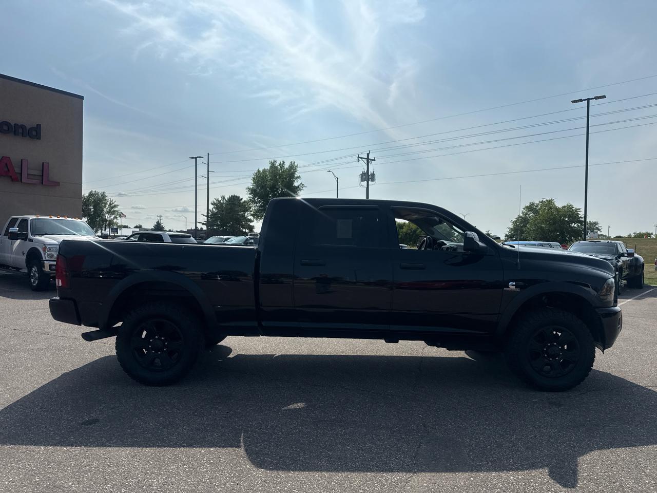 RAM 3500 SLT Mega Cab 4WD 2015