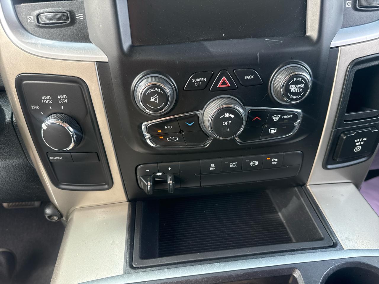 RAM 3500 SLT Mega Cab 4WD 2015