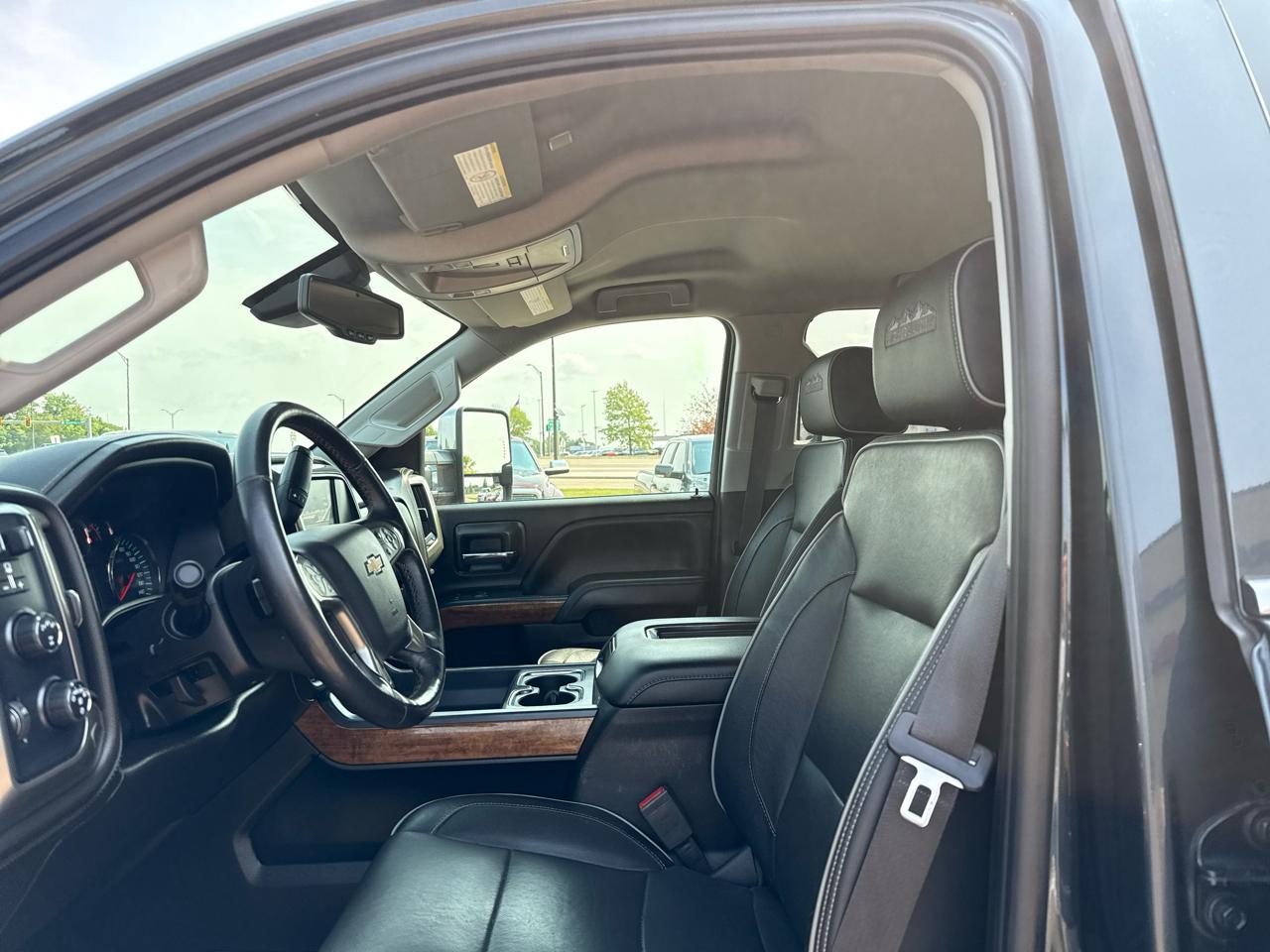 Chevrolet Silverado 2500HD High Country Crew Cab Short Box 4WD 2017