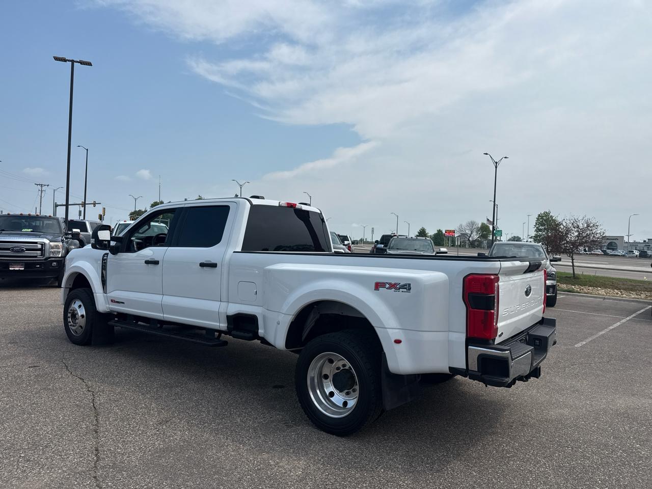 Ford F-450 SD XLT Crew Cab 4WD DRW 2023