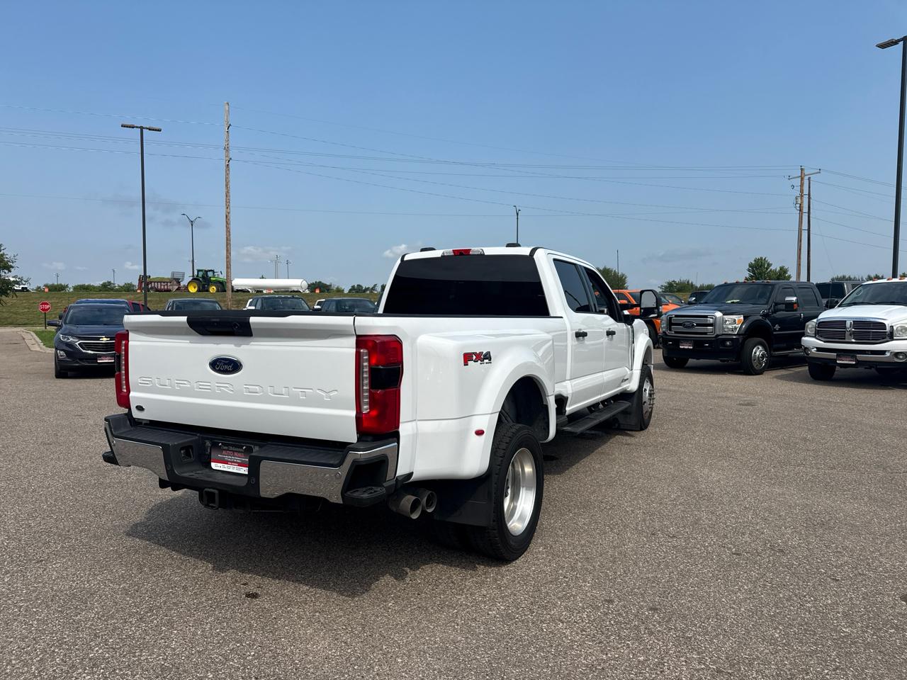 Ford F-450 SD XLT Crew Cab 4WD DRW 2023