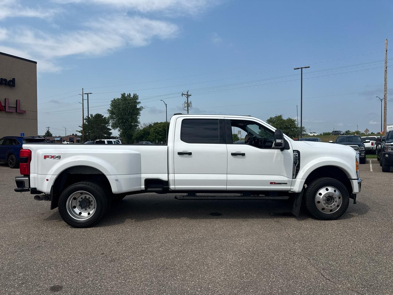 Ford F-450 SD XLT Crew Cab 4WD DRW 2023