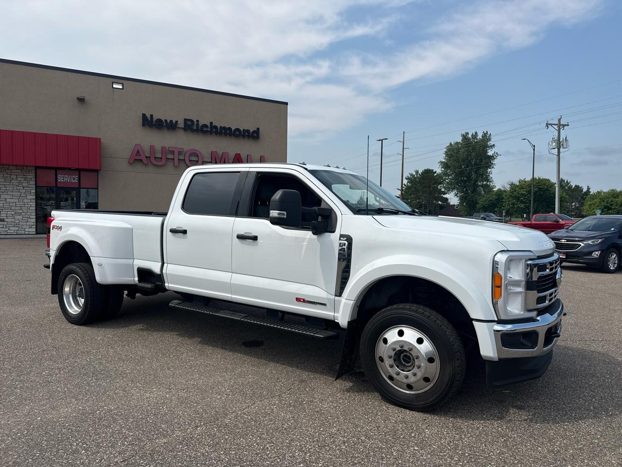 Ford F-450 SD XLT Crew Cab 4WD DRW 2023