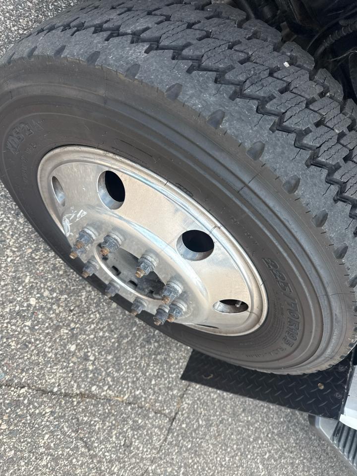 Ford F-450 SD XLT Crew Cab 4WD DRW 2023