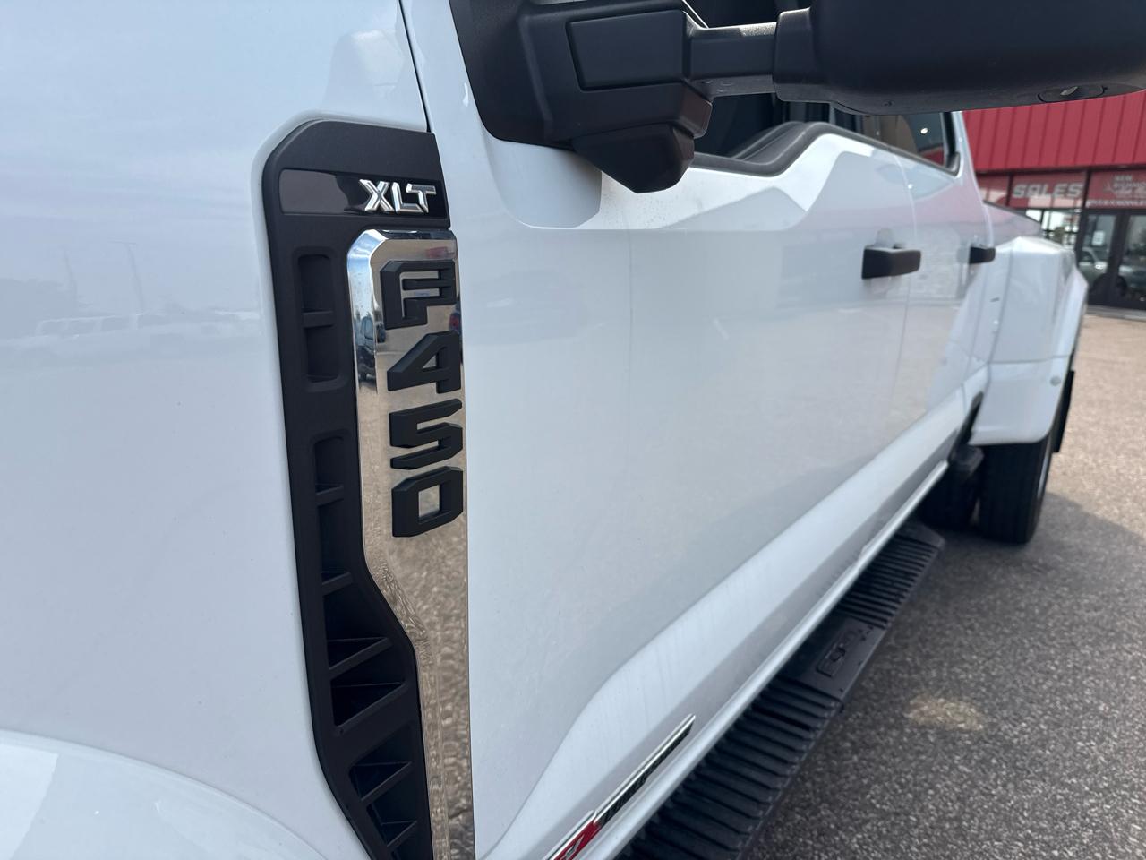 Ford F-450 SD XLT Crew Cab 4WD DRW 2023