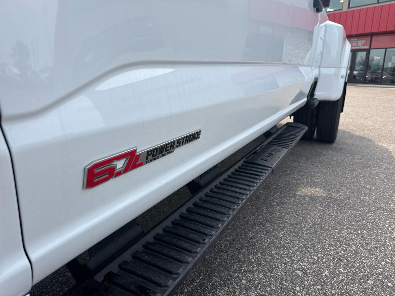 Ford F-450 SD XLT Crew Cab 4WD DRW 2023