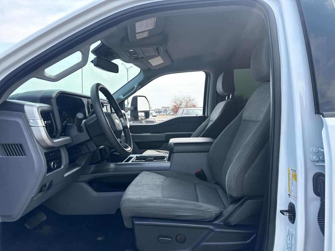 Ford F-450 SD XLT Crew Cab 4WD DRW 2023