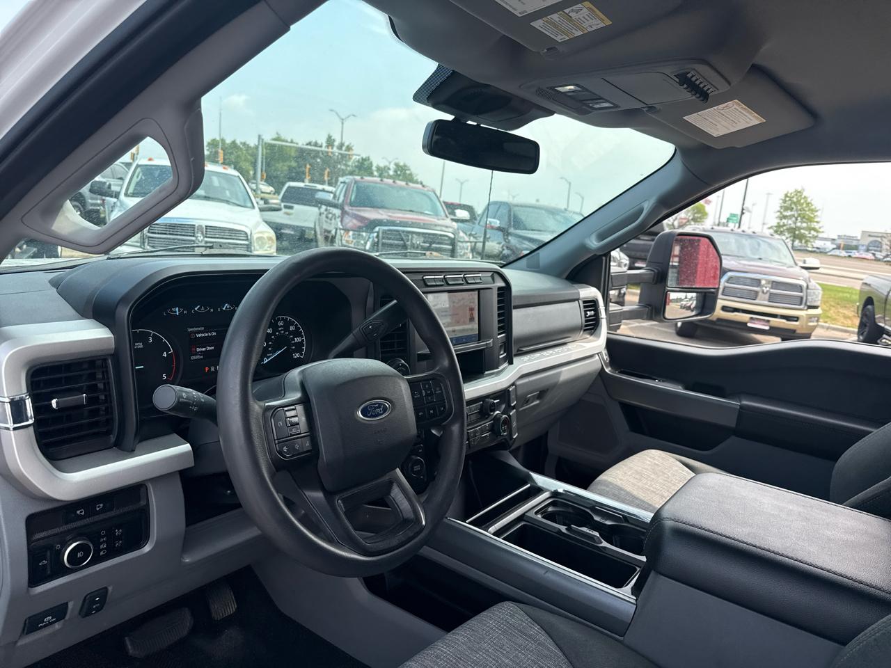 Ford F-450 SD XLT Crew Cab 4WD DRW 2023