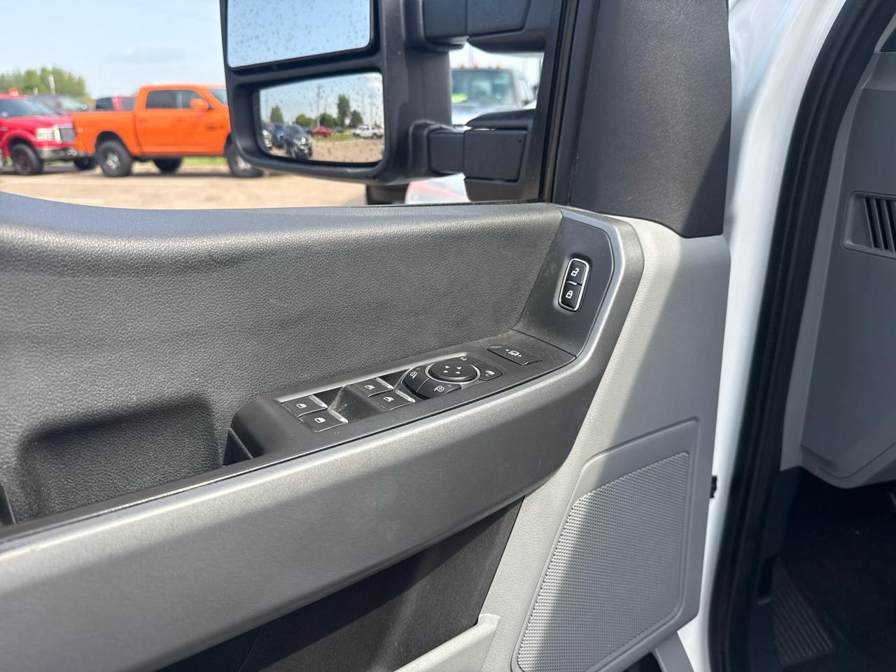 Ford F-450 SD XLT Crew Cab 4WD DRW 2023