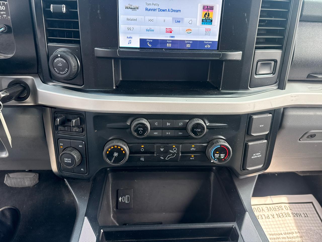 Ford F-450 SD XLT Crew Cab 4WD DRW 2023