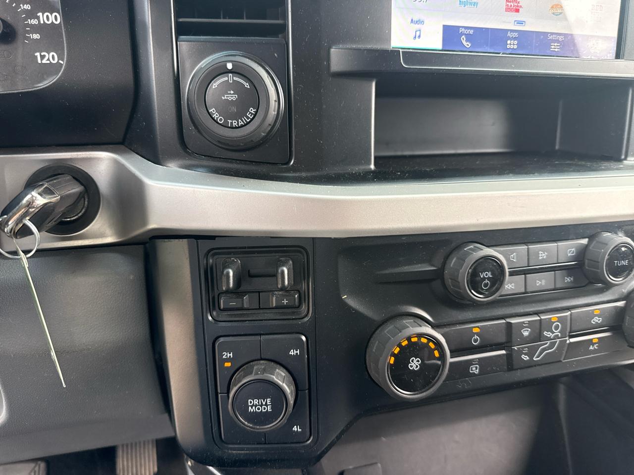 Ford F-450 SD XLT Crew Cab 4WD DRW 2023