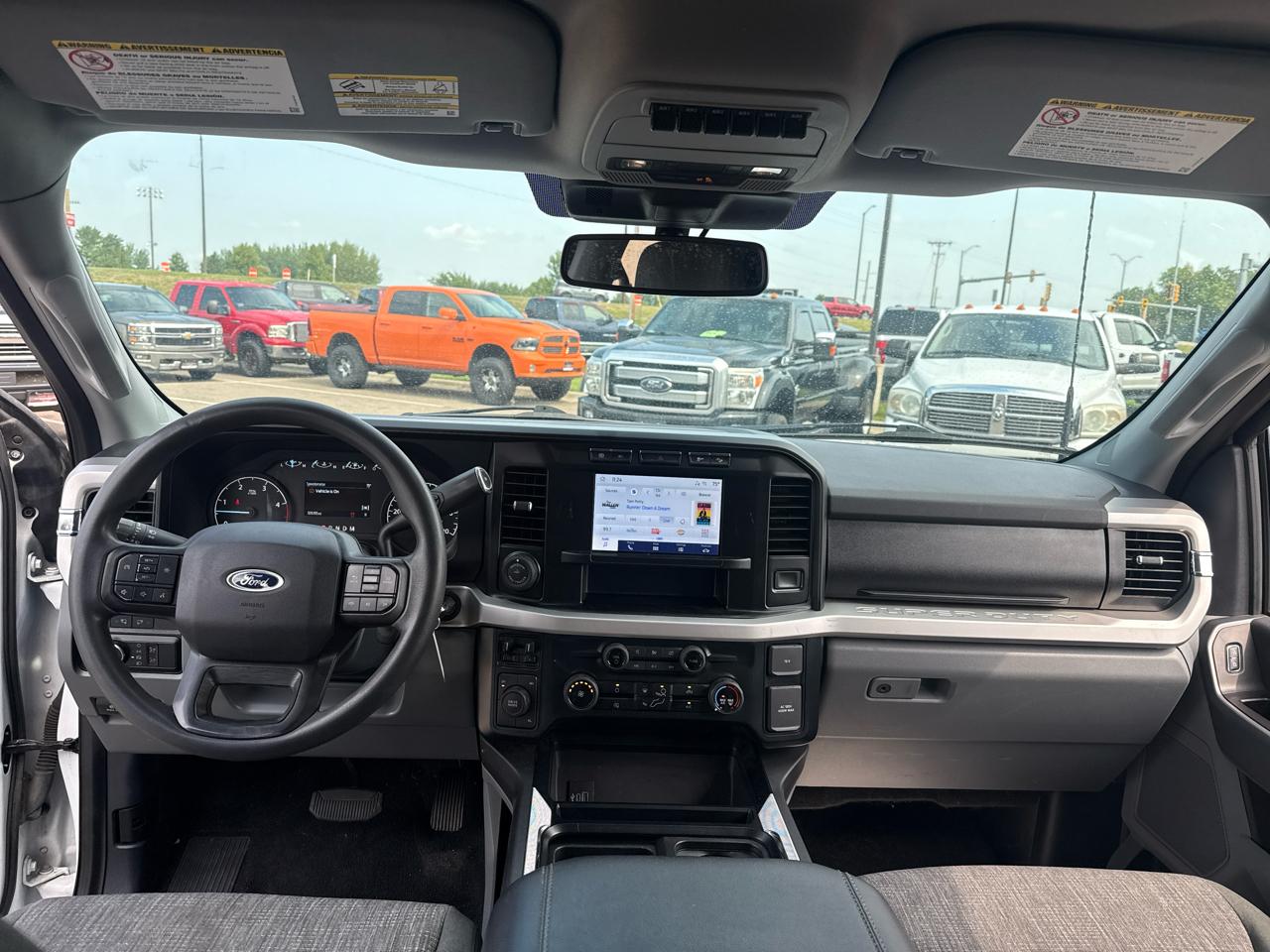 Ford F-450 SD XLT Crew Cab 4WD DRW 2023