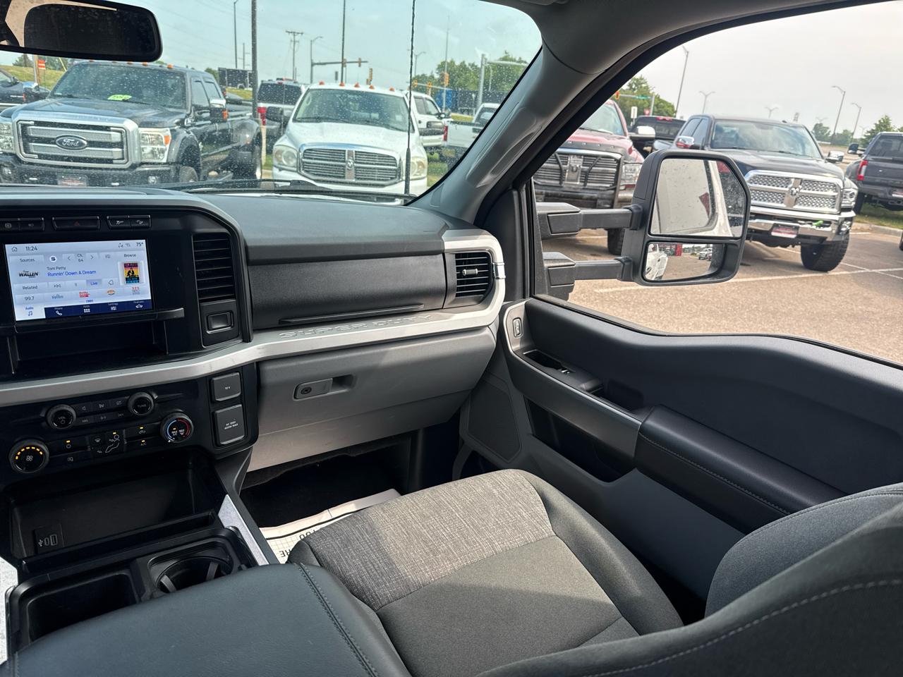 Ford F-450 SD XLT Crew Cab 4WD DRW 2023