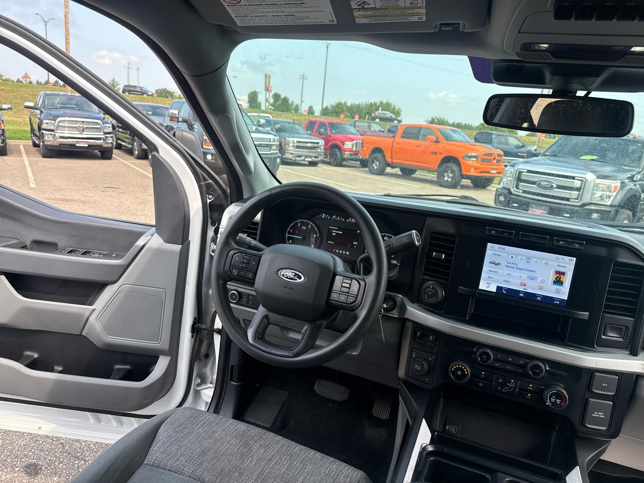 Ford F-450 SD XLT Crew Cab 4WD DRW 2023