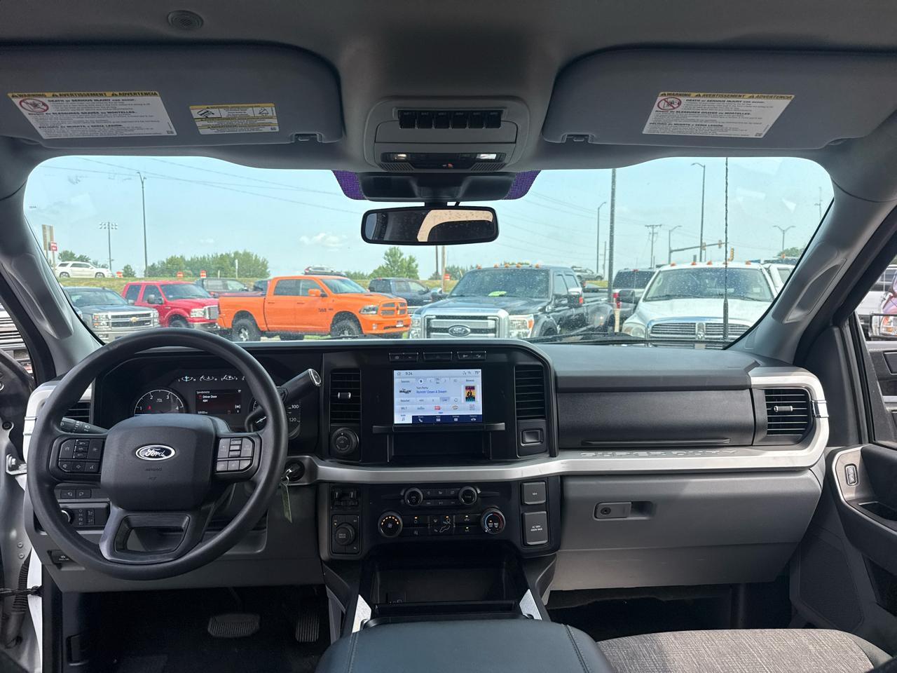 Ford F-450 SD XLT Crew Cab 4WD DRW 2023