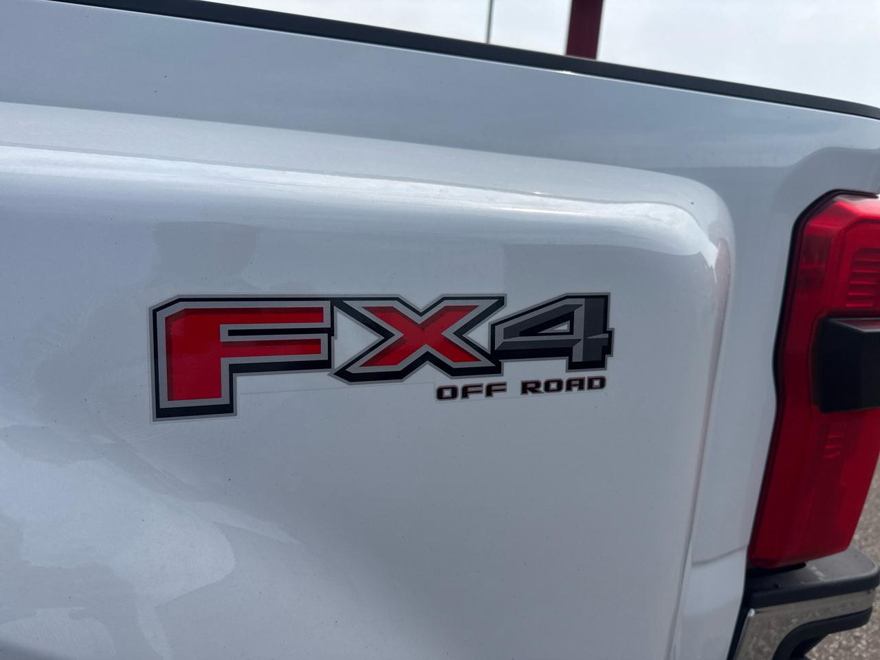 Ford F-450 SD XLT Crew Cab 4WD DRW 2023