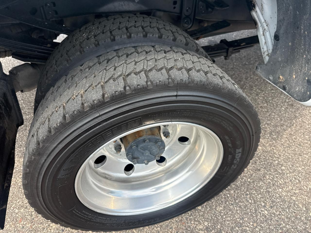 Ford F-450 SD XLT Crew Cab 4WD DRW 2023