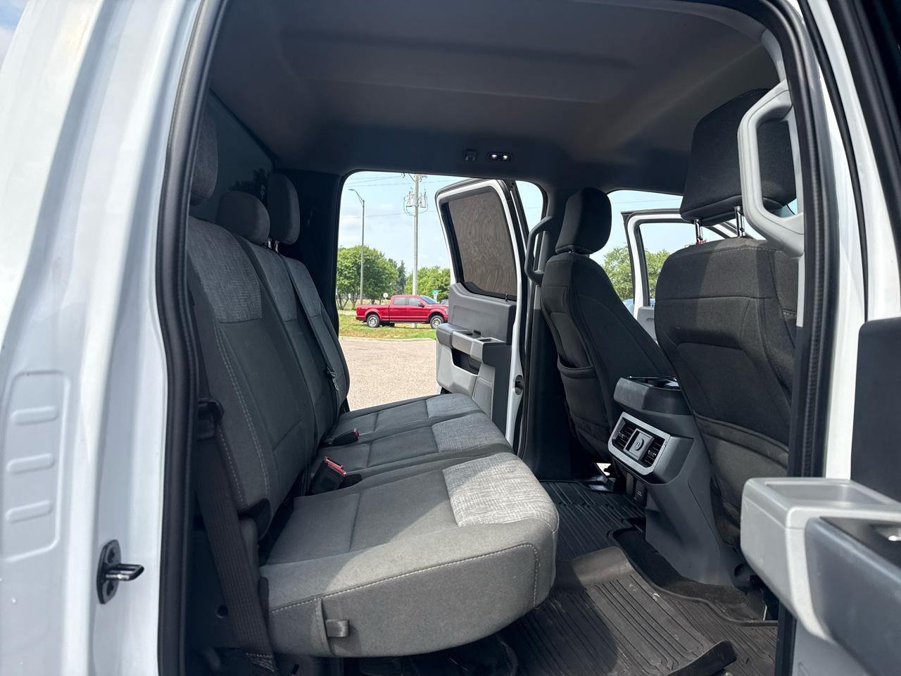 Ford F-450 SD XLT Crew Cab 4WD DRW 2023