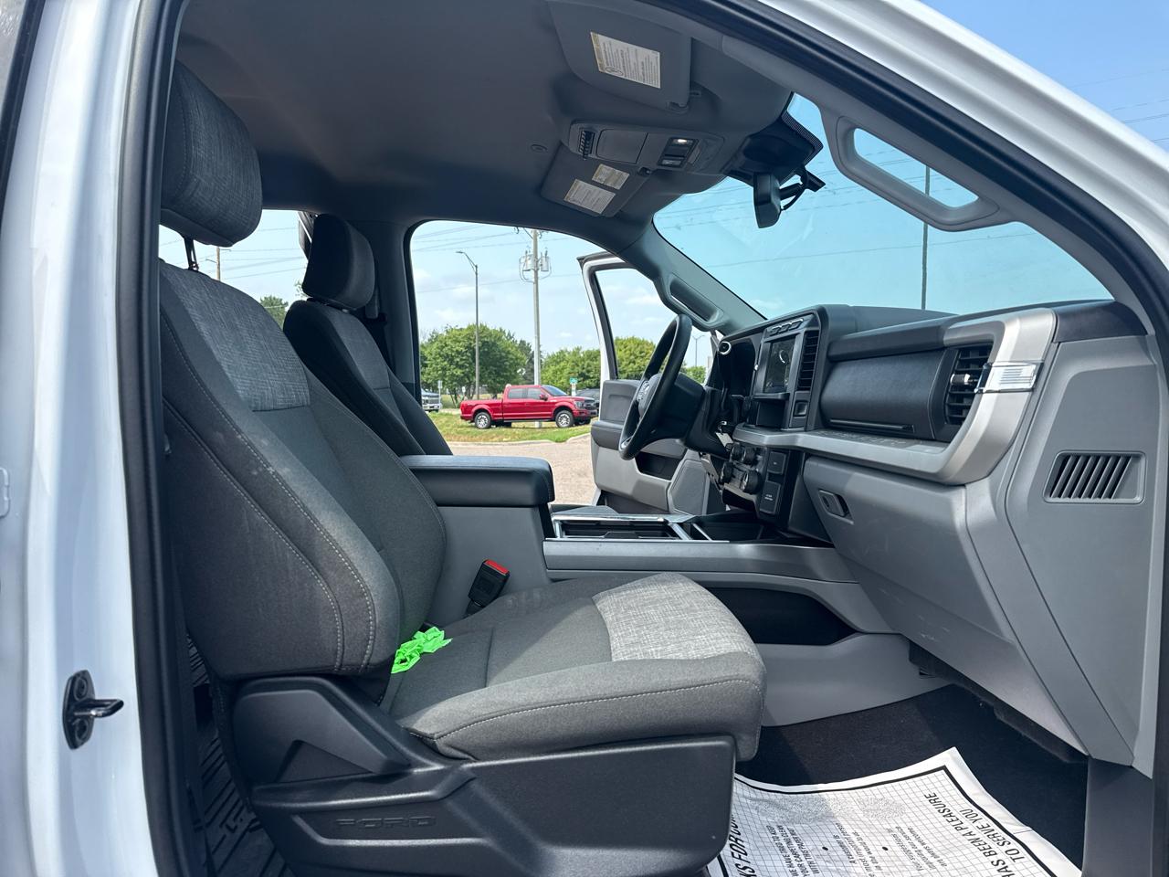 Ford F-450 SD XLT Crew Cab 4WD DRW 2023