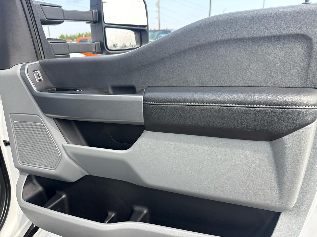 Ford F-450 SD XLT Crew Cab 4WD DRW 2023