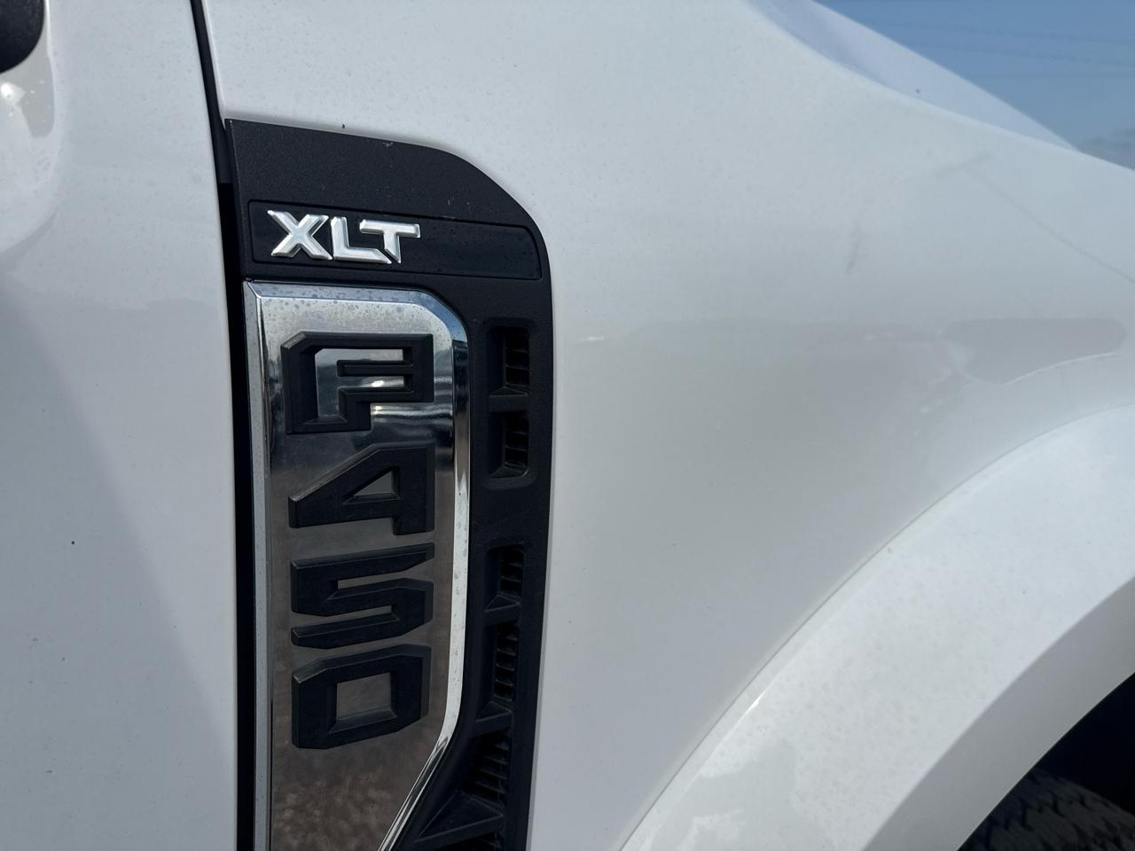 Ford F-450 SD XLT Crew Cab 4WD DRW 2023