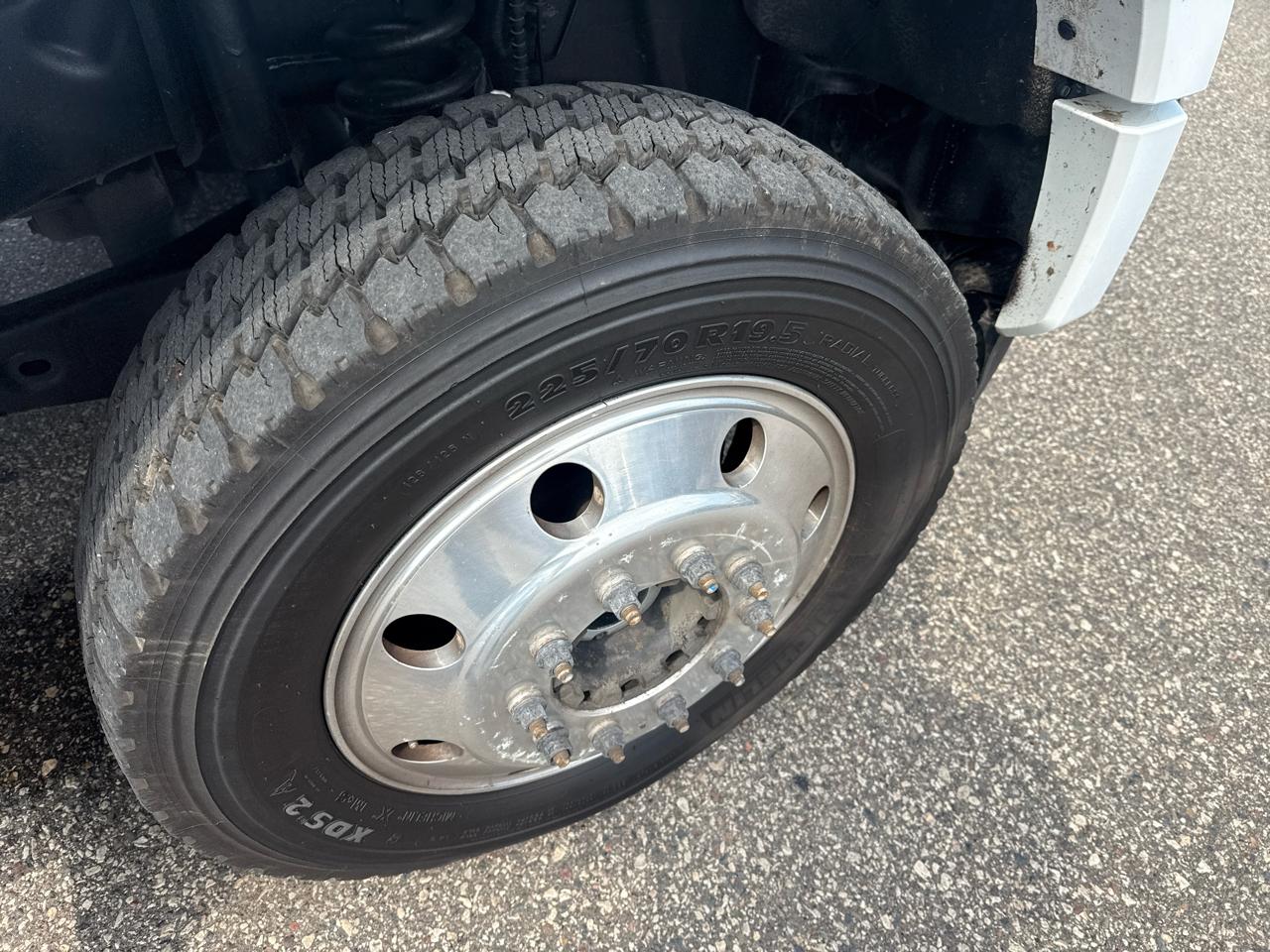 Ford F-450 SD XLT Crew Cab 4WD DRW 2023