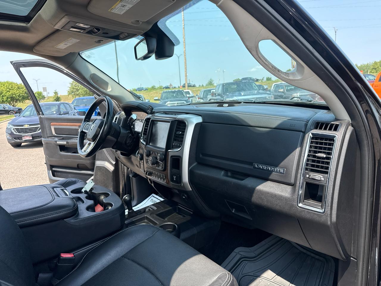 RAM 2500 Laramie Crew Cab SWB 4WD 2016
