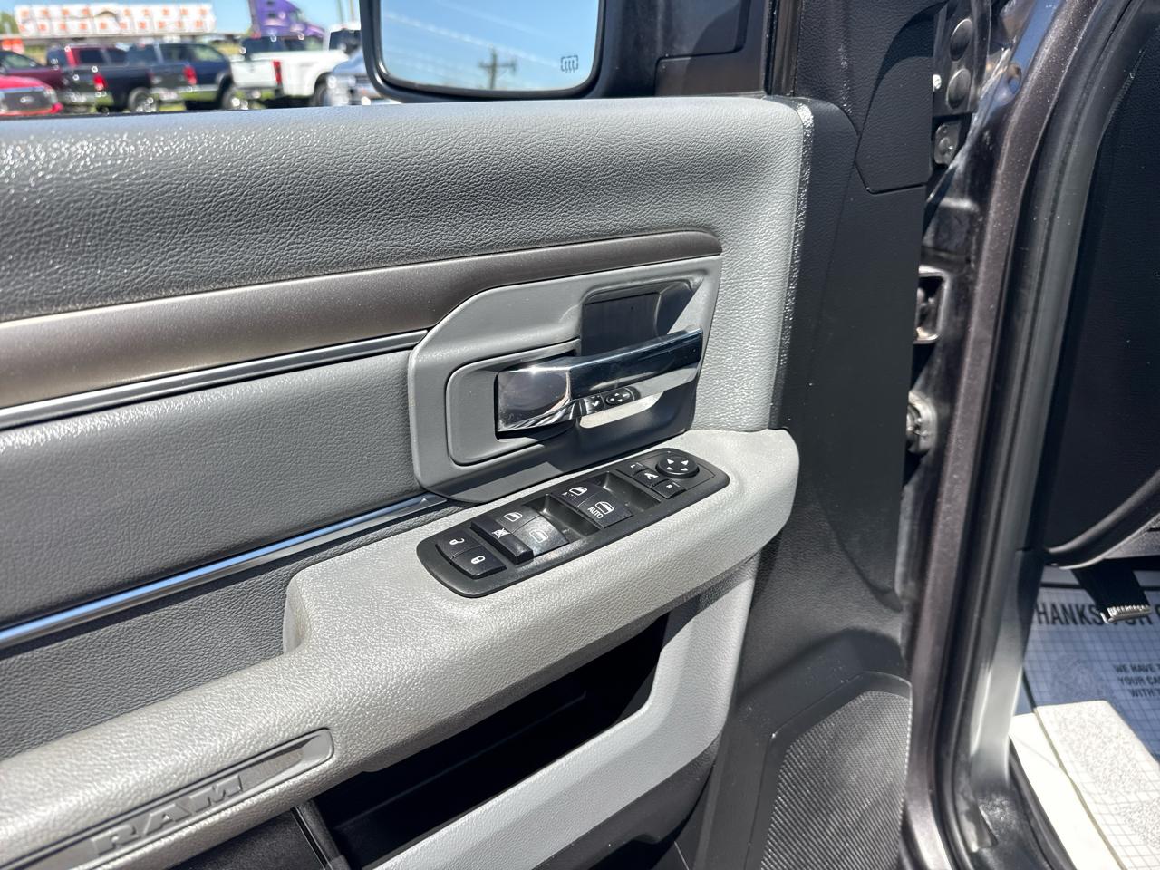RAM 1500 SLT Crew Cab SWB 4WD 2014