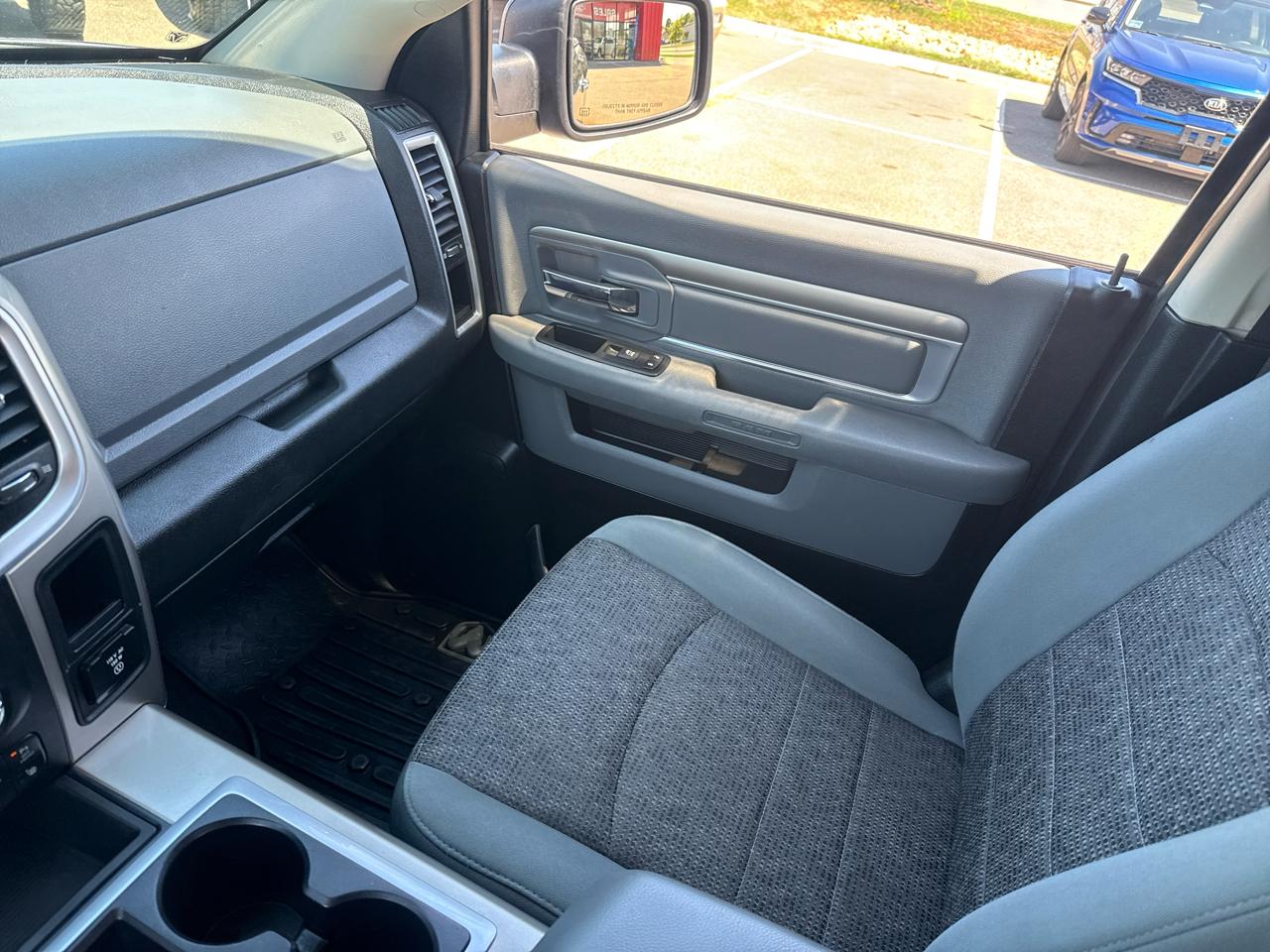 RAM 1500 SLT Crew Cab SWB 4WD 2014