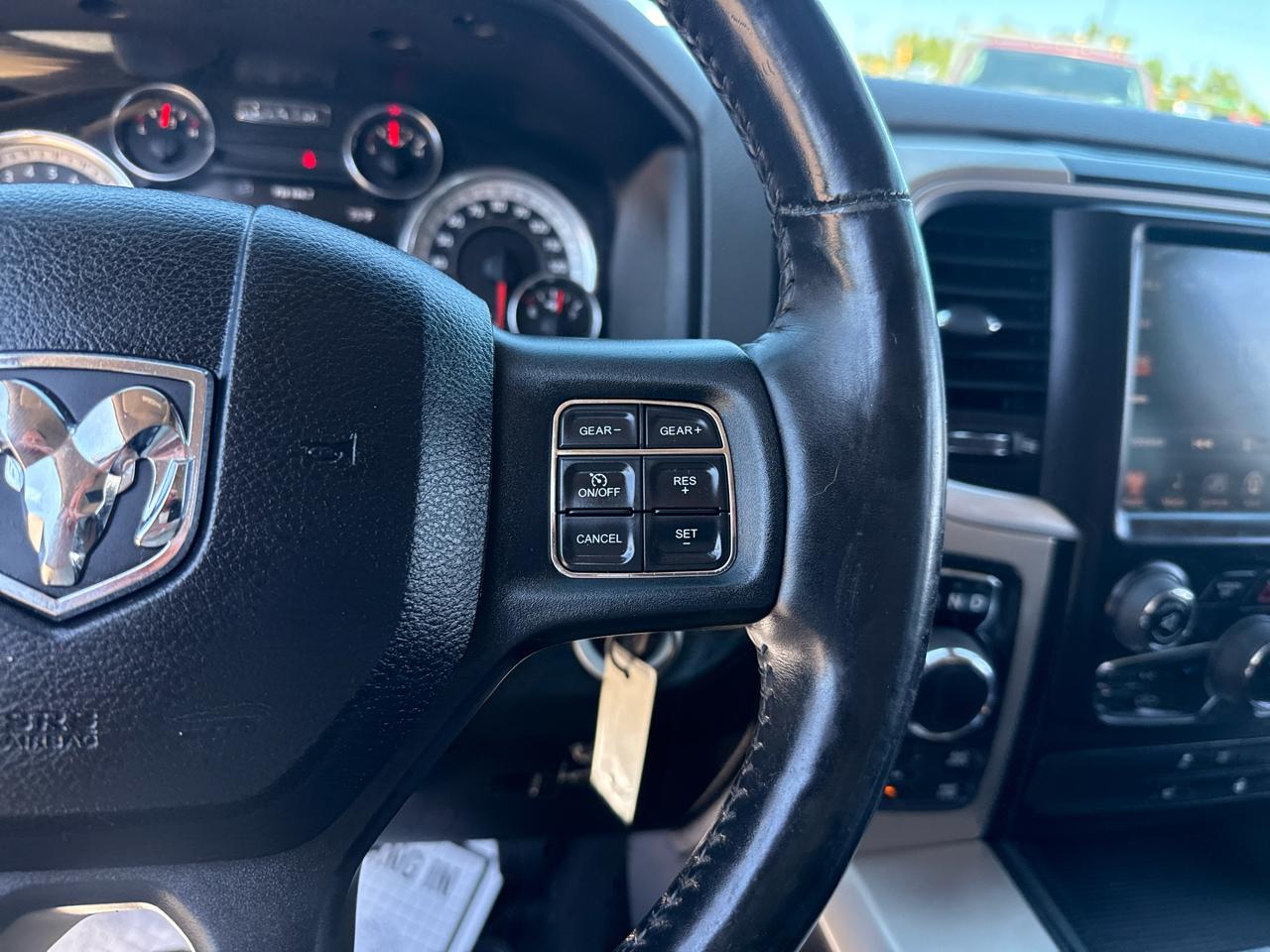 RAM 1500 SLT Crew Cab SWB 4WD 2014