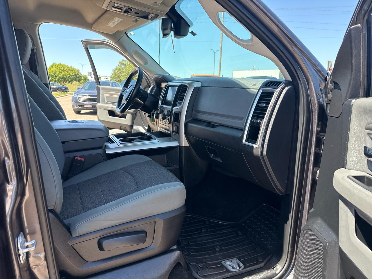 RAM 1500 SLT Crew Cab SWB 4WD 2014