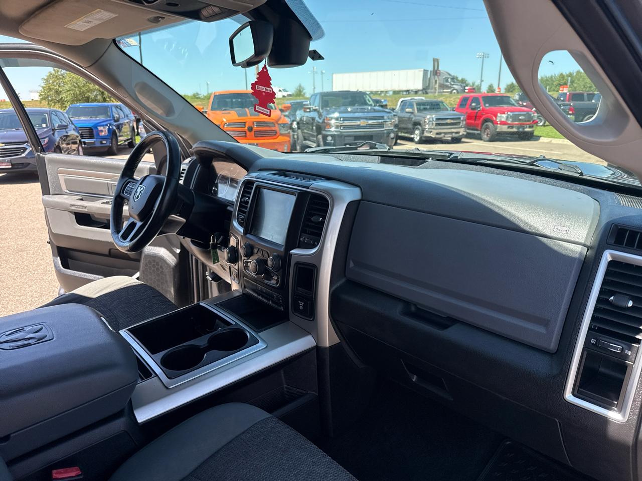 RAM 1500 SLT Crew Cab SWB 4WD 2014
