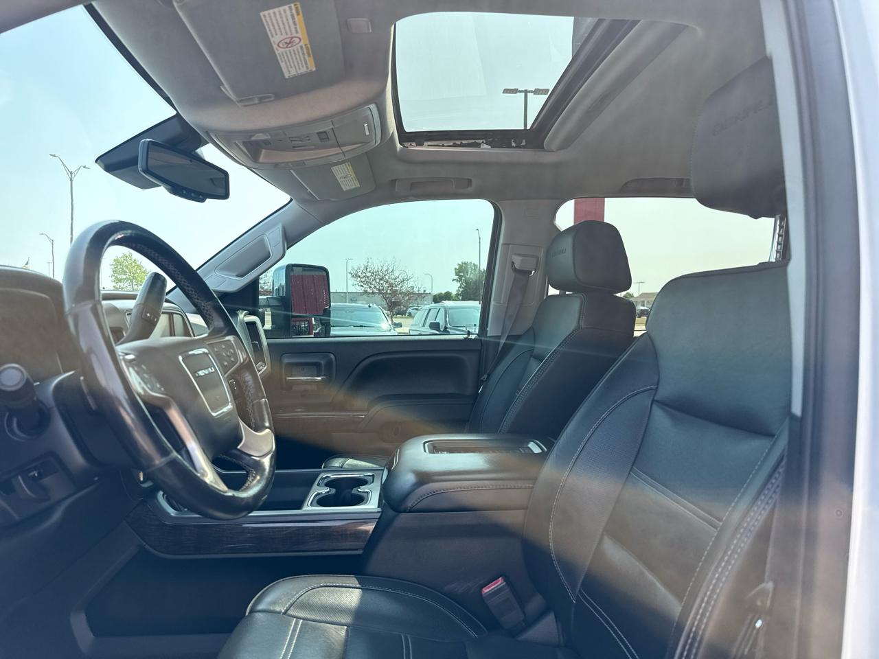 GMC Sierra 2500HD Denali Crew Cab 4WD 2016