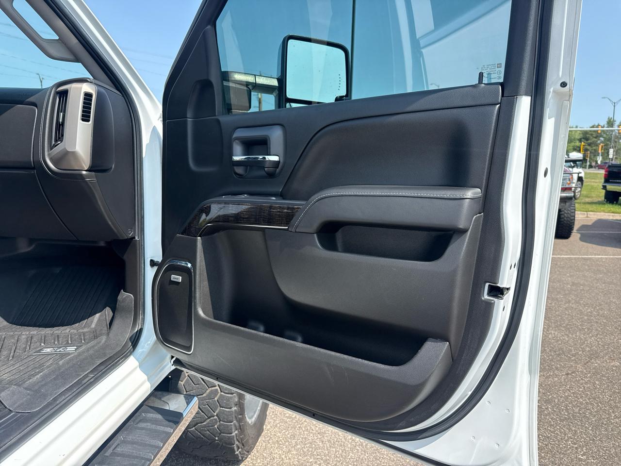 GMC Sierra 2500HD Denali Crew Cab 4WD 2016