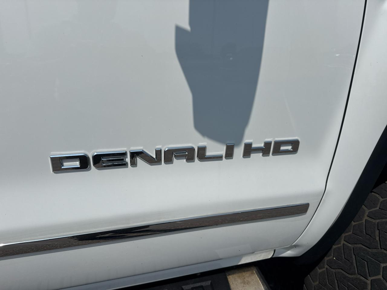 GMC Sierra 2500HD Denali Crew Cab 4WD 2016