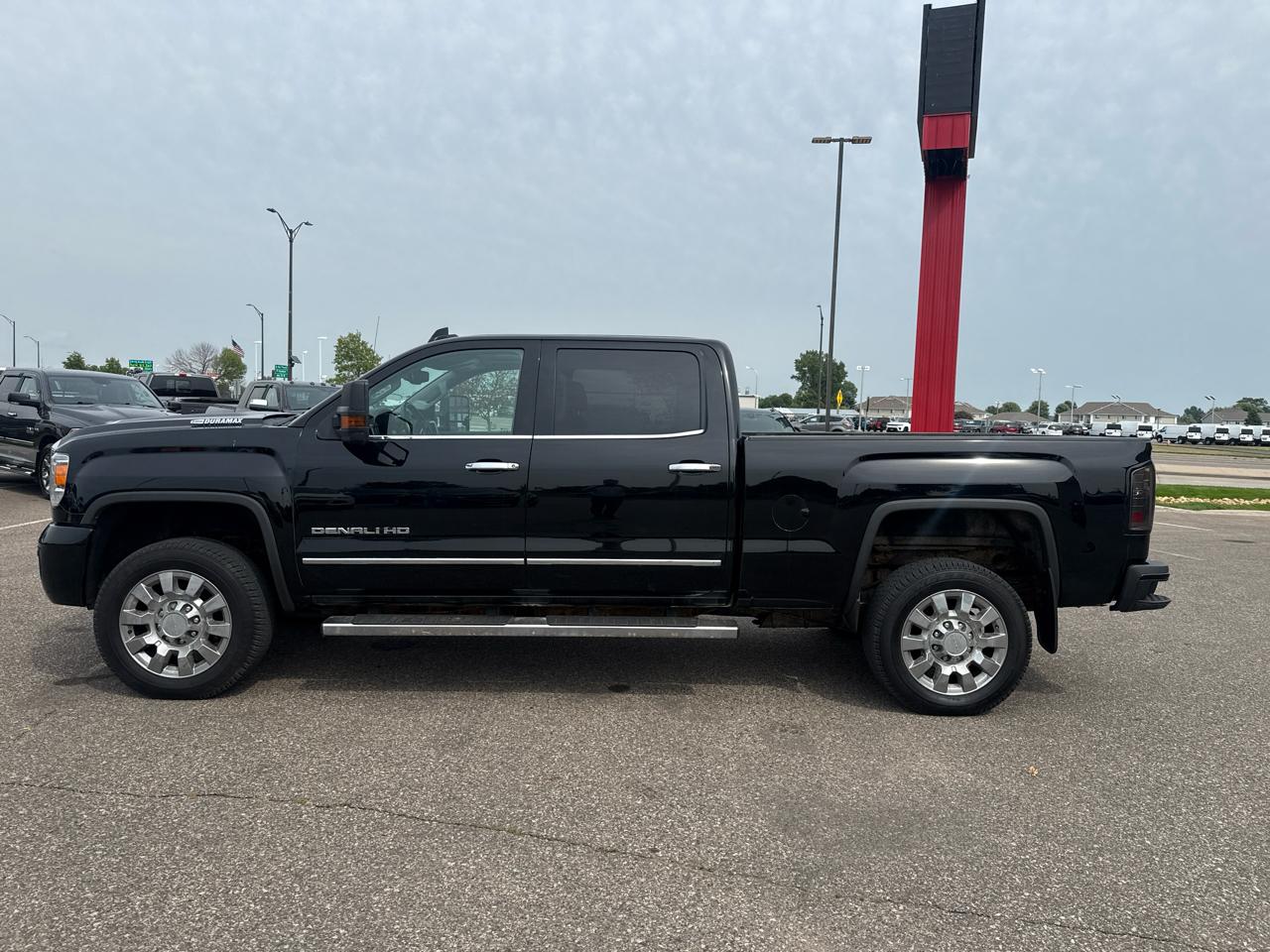 GMC Sierra 2500HD Denali Crew Cab 4WD 2017